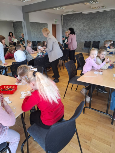 2d2e43ee-b3b3-42bc-86e3-fd0565eda377